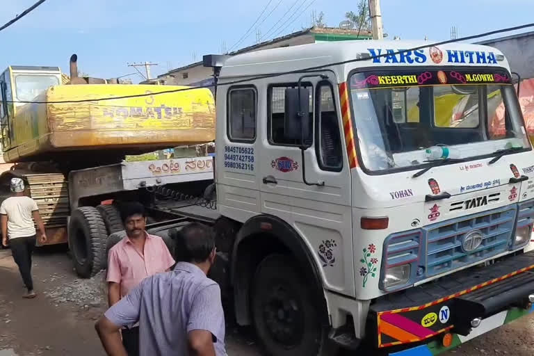 huge traffic jam at kadhiri ananthapuram district