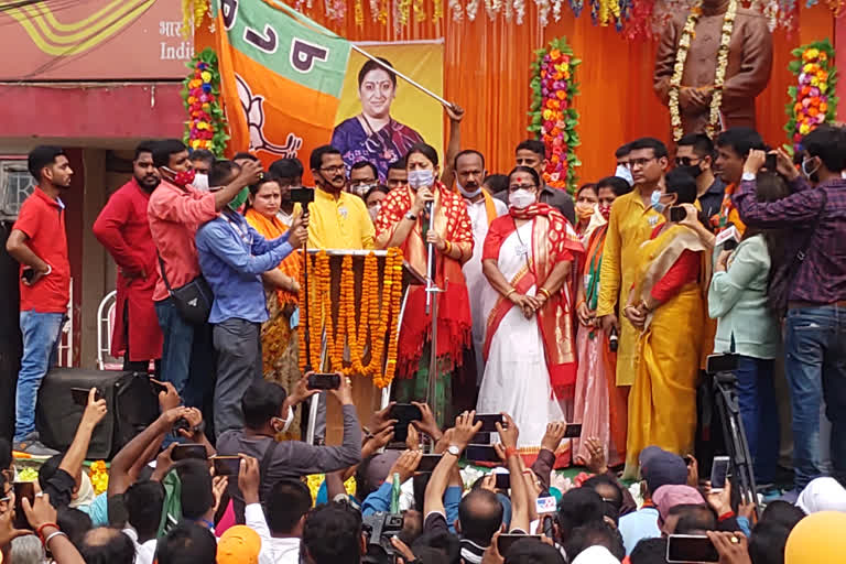 bengal election 2021_wb_mld_01_smiriti_irani_road_show_wb10016