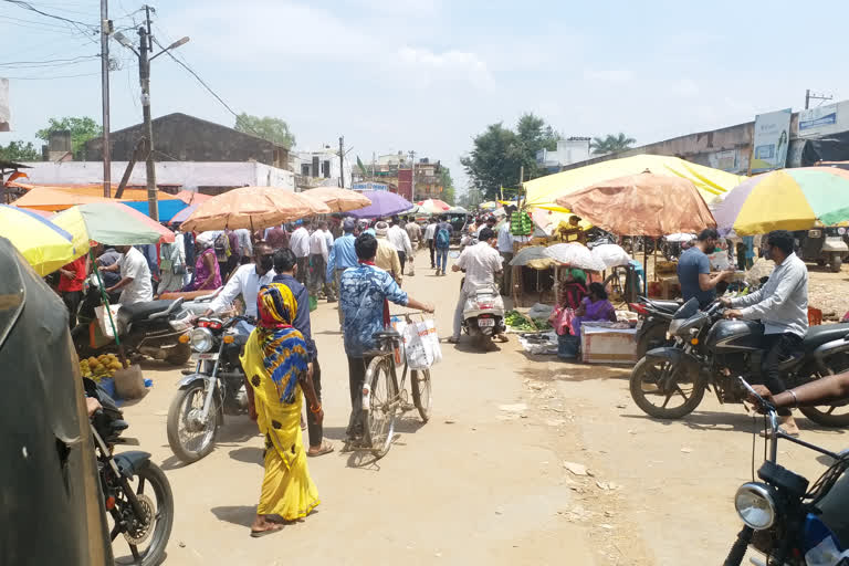 huge-crowd-in-main-markets-of-bastar