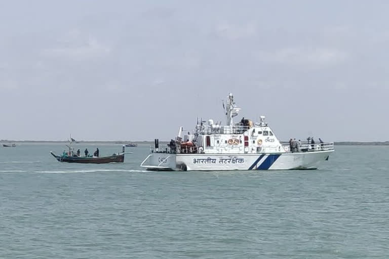 ICG, Gujarat ATS apprehend boat carrying 8 Pakistanis, 30 kg heroin near Jakhau