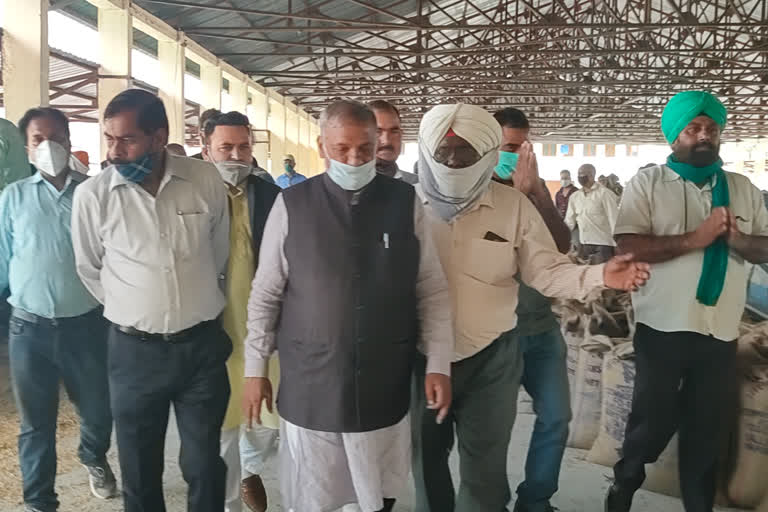 power minister sukhram chaudhary visit to Paonta Sahib agricultural produce market