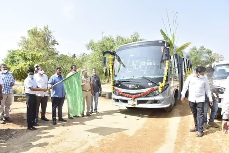 minister anand singh inaugurates vehicles to vajapayee zoological park