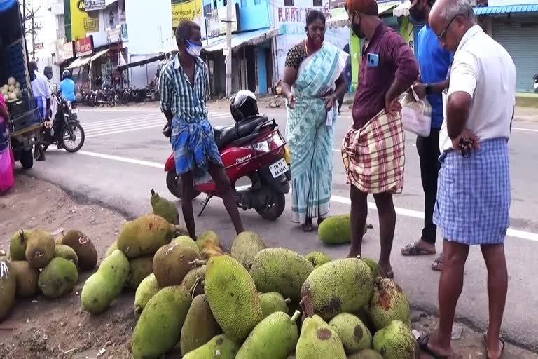 புஞ்சைபுளியம்பட்டி வாரச்சந்தை  கேரளா பலாப்பழம்  பலாப்பழம்  வாரச்சந்தையில் கேரளா பலாப்பழங்கள் விற்பனை அமோகம்  Punchaipuliyampatti Weekly Market  Kerala jackfruit  Kerala jackfruits on sale at Punchaipuliyampatti weekly market  jackfruit