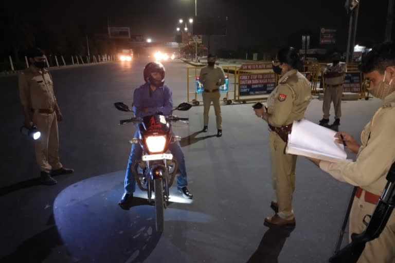 noida police night curfew aware