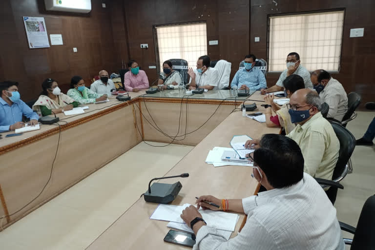 collector-shiv-anant-tayal-took-review-meeting-on-corona-in-bemetara