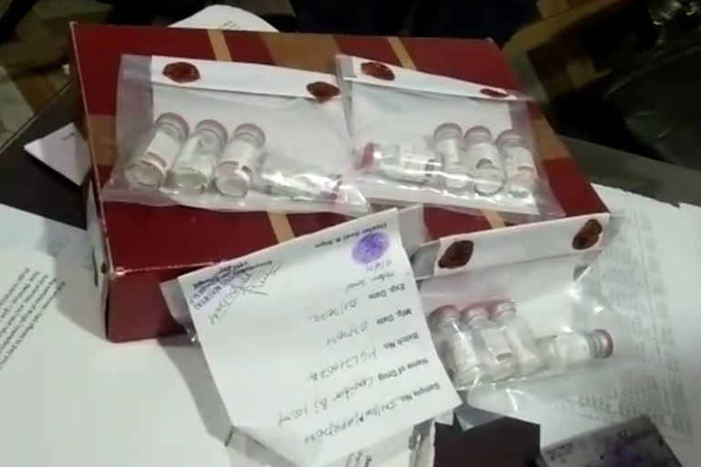 Kanpur news  Uttar Pradesh news  Remdesivir Injection  3 arrested for black marketing of remedicivir injection  UP black marketing of Remdesivir  കരിഞ്ചന്ത വഴി റെംഡെസിവിർ വിതരണം: 3 പേര്‍ അറസ്റ്റില്‍  കരിഞ്ചന്ത വഴി റെംഡെസിവിർ വിതരണം  3 പേര്‍ അറസ്റ്റില്‍  റെംഡെസിവിർ  ആന്‍റി വൈറല്‍ മരുന്നാണ് റെംഡെസിവിർ  കൊവിഡ്