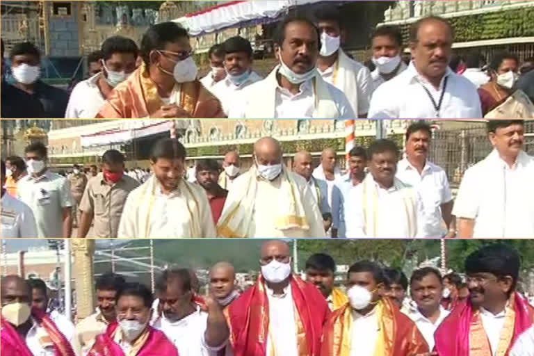 vips visit Tirumala temple