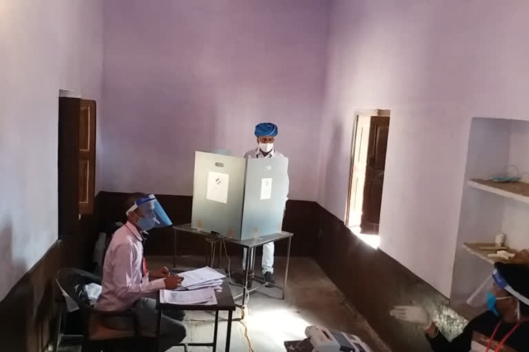 आरएलपी प्रत्याशी बद्रीलाल जाट ने किया मतदान, RLP candidate Badrilal Jat voted