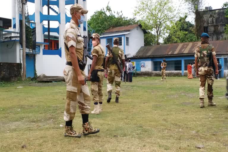 केंद्रीय बलों ने चलाई गोली