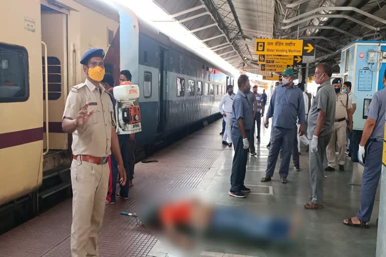 Passenger died in Rajendranagar-Durg train