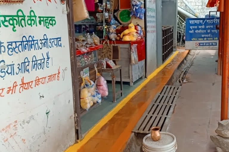 shopkeepers in Nayana Devi area