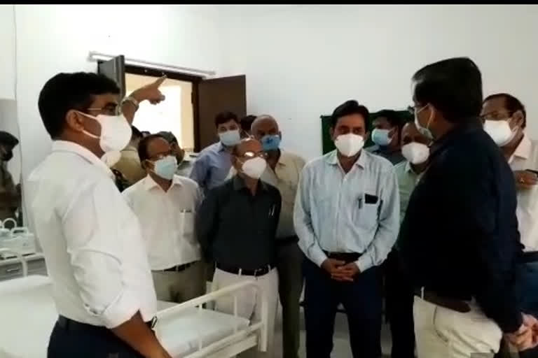 Ujjain commissioner and IG conducted surprise inspection of district hospital