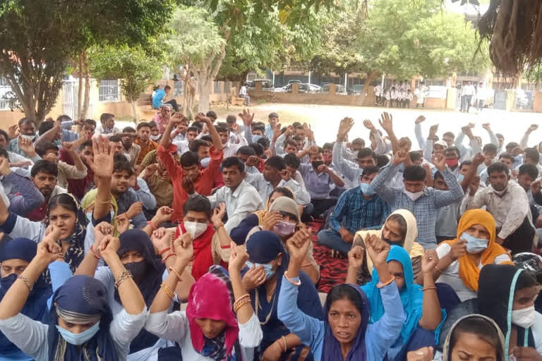 bhiwani temporary employees strike, भिवानी कच्चे कर्मचारी धरना