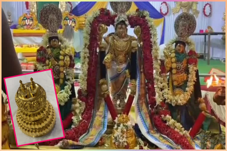 Swarna Satari offering to Sri Venkateswara Swamy