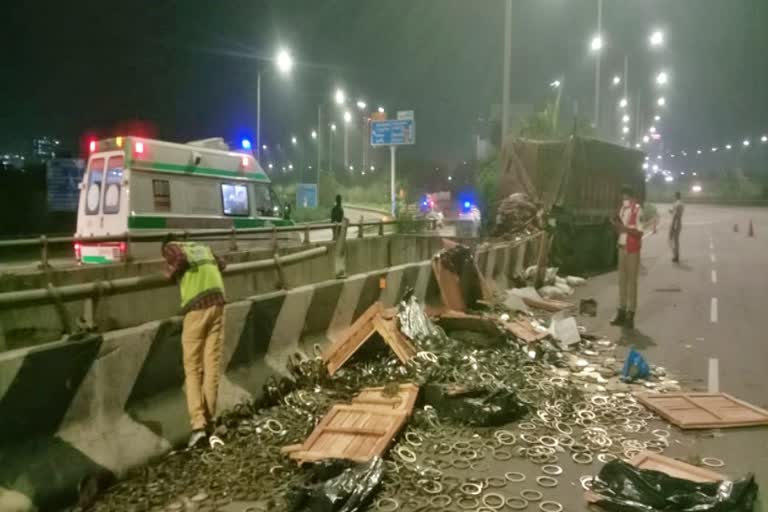 one-killed-in-road-accident-at-gachibowli-orr