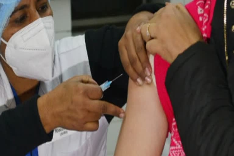 India first to administer 12 cr COVID-19 vaccinations  12 cr COVID-19 vaccinations  12 cr COVID-19 vaccinations in India  India tops in vaccination  Vaccination status in India  ഏറ്റവും കൂടുതൽ വാക്‌സിനേഷൻ നടത്തി ഇന്ത്യ  ഇന്ത്യ  ഇന്ത്യ വാക്‌സിനേഷൻ  ഇന്ത്യ കൊവിഡ്  ന്യൂഡൽഹി  new delhi  വാക്‌സിനേഷൻ  vaccination  vaccine  covid  covid 19  കൊവിഡ്  കൊവിഡ്19