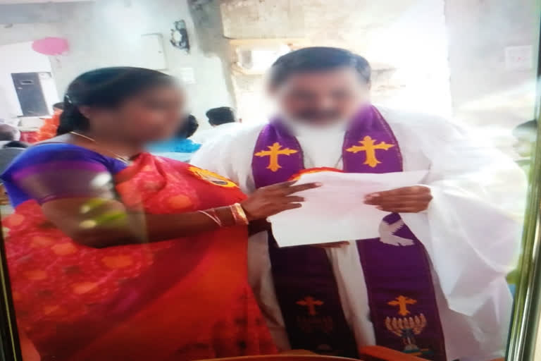 couple died with covid, tenali municipal employee and her husband died with covid