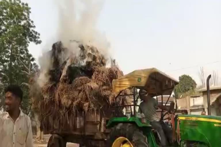 straw-caught-fire-on-tractor-in-ranchi