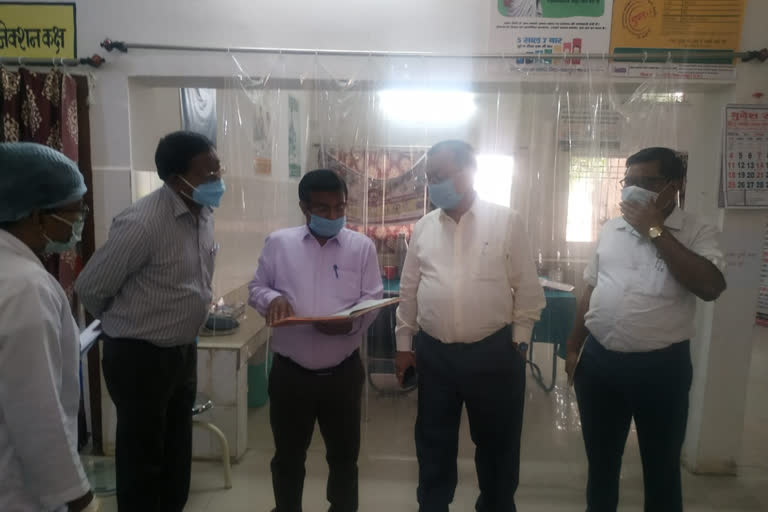 Collector Mahadev Kawre inspected Covid Care Center