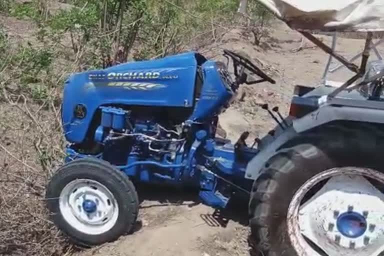 Junnar tractor accident news