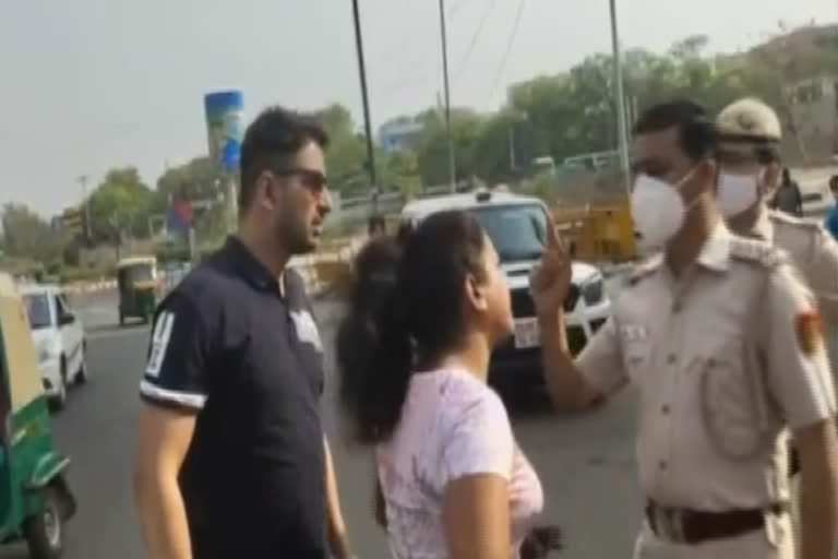 Delhi couple mibehave with cops