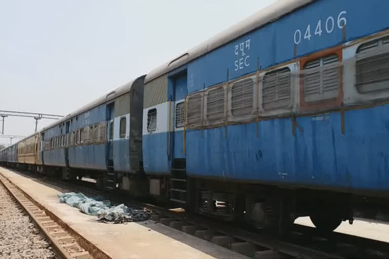 900 bedded railway isolation coaches turn into scrap in Chhattisgarh