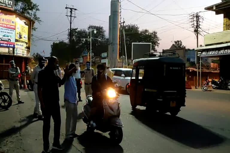 young-man-reached-the-dharna-site-with-oxygen-cylinder