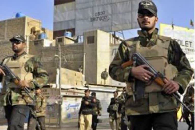 पाकिस्तान में रेडिकल इस्लामिस्ट पार्टी ने बंधक बनाए गए 11 पुलिसकर्मियों को छोड़ा