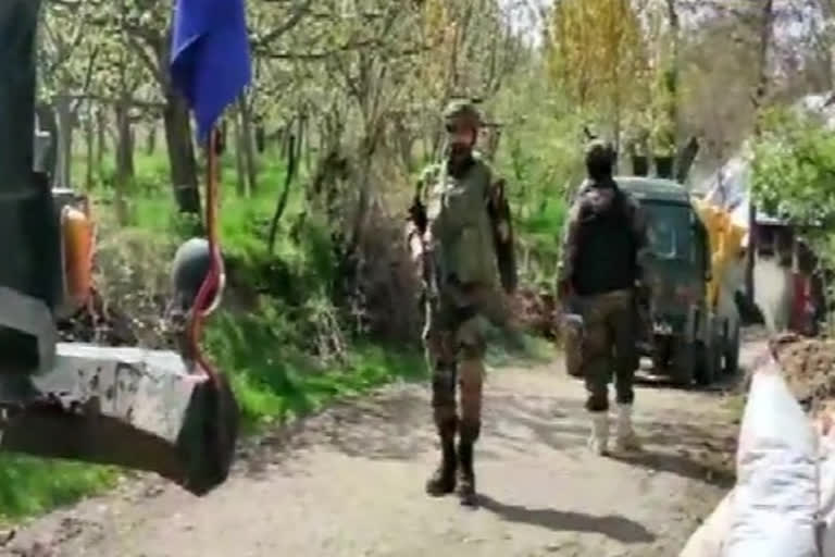 Gunfight breaks out in South Kashmir's Shopian district