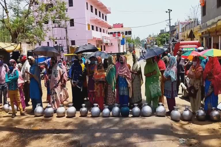 road block in nabrangpur for drinking water