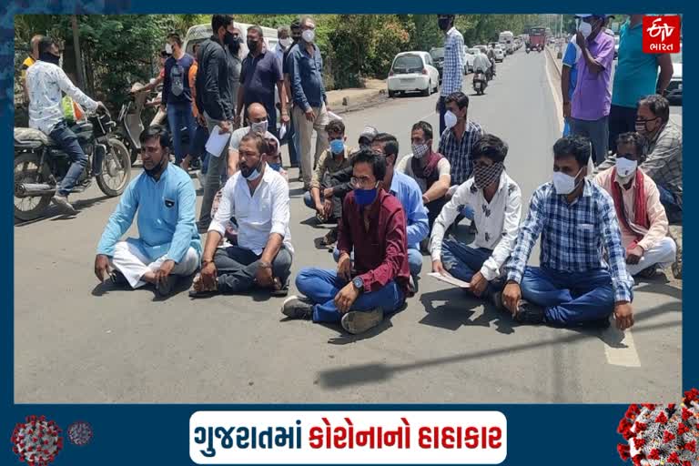 ભુજમાં રેમડેસીવીર ઇન્જેક્શન ન મળતા લોકો રોષે ભરાયા, રસ્તો ચક્કાજામ કર્યો