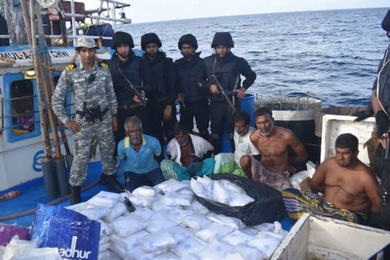 indian-navy-seizes-narcotics-worth-rs-3000-cr-from-fishing-vessel-in-arabian-sea