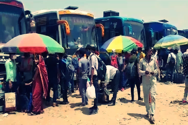 migrants-labor-migrating-from-gurugram-after-lockdown-in-delhi