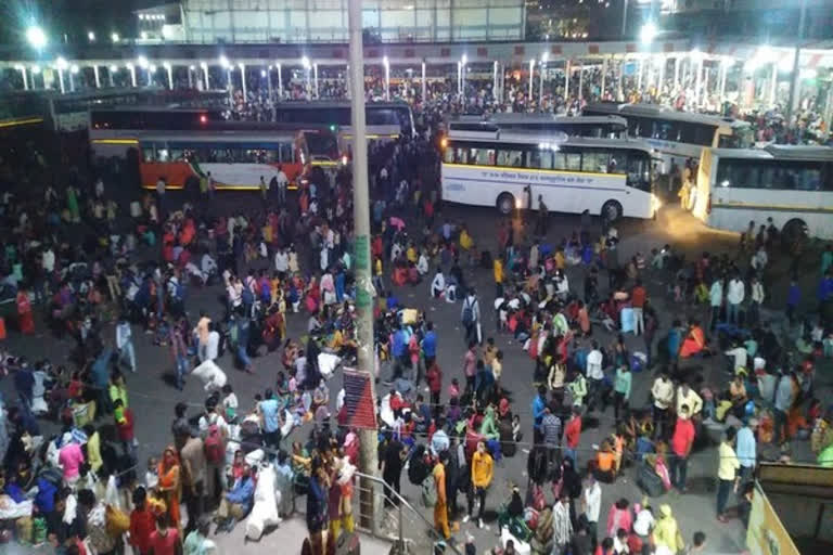 covid-19: As Delhi goes under lockdown  migrant workers scramble to leave the national capital  കൊവിഡ്  കൊവിഡ് വ്യാപനം; തലസ്ഥാന നഗരത്തിൽ കുടുങ്ങി അന്യസംസ്ഥാന തൊഴിലാളികൾ  ഡൽഹി