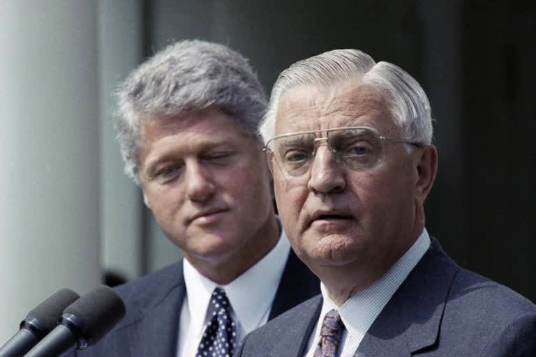 Walter Mondale dies at 93