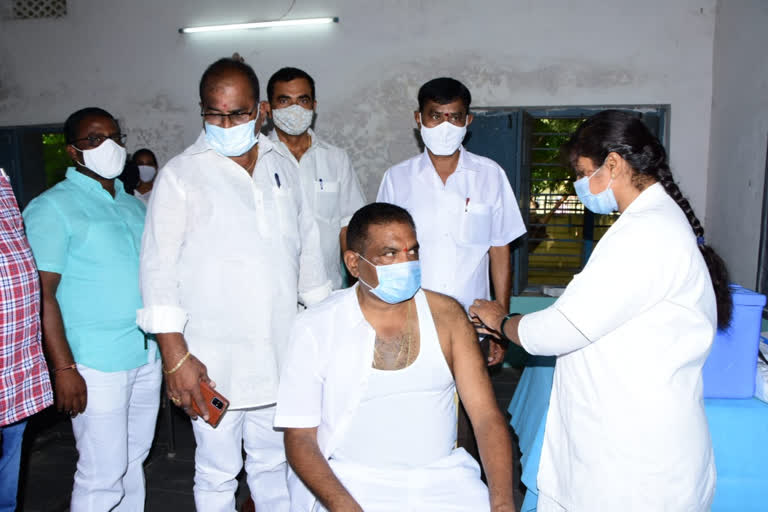 karimnagar mayor sunil rao takes vaccine