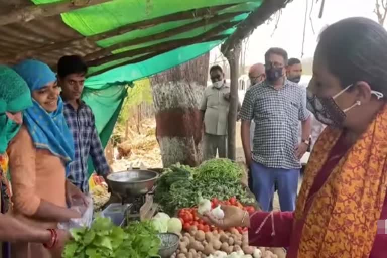 girl Melghat Vegetable Yashomati Thakur