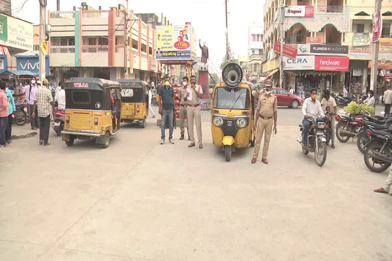 ci venkataratnam awareness on curfew, mahabubabad ci