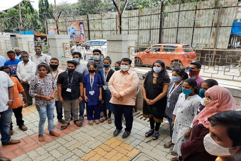 Shivaji Nagar Vaccination Center Manoj Kotak Visit