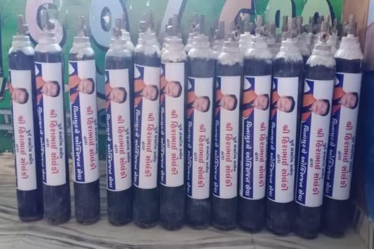 Guj shocker: Oxygen cylinders bear BJP leader's poster!