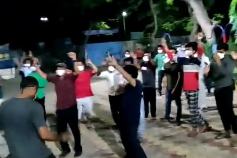 covid patients dance at pushwahar covid center in south delhi