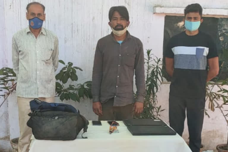 south delhi narcotics team arrest