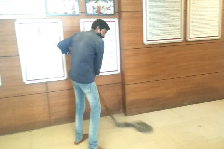 emphasis on cleanliness in police station