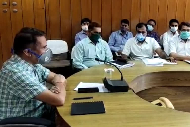 चित्तौड़गढ़ कलेक्टर ने ली चिकित्सा विभाग अधिकारियों की बैठक, Chittorgarh collector took meeting of medical department officials