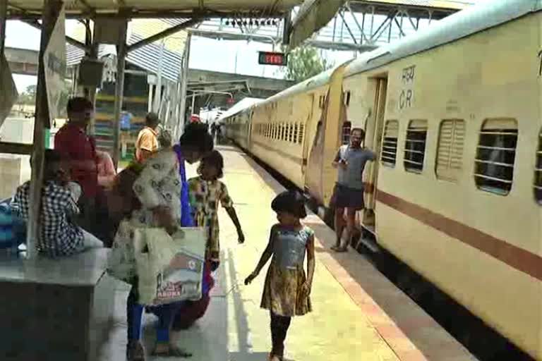 train passengers number increases due to ksrtc strike