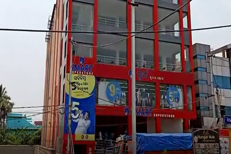 covid-violation-reliance-mart-seal in Sundargarh