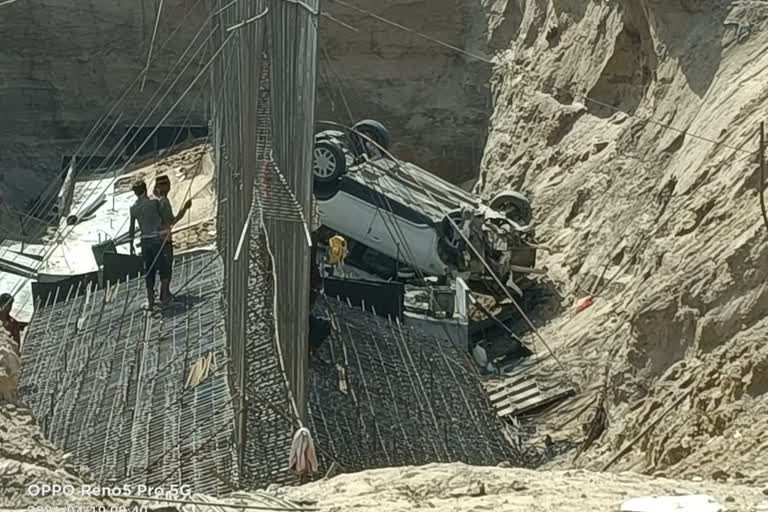 car fell pit narnaul