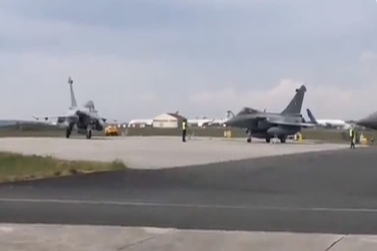 Fifth batch of Rafale fighter aircrafts arrive in India  Rafale fighter aircrafts arrive in India  Rafale fighter aircrafts  New batch of Rafale fighter aircrafts  Rafale fighter news  Fifth batch of Rafale fighter aircrafts arrive in India  അഞ്ചാം ബാച്ച് റാഫേൽ വിമാനങ്ങൾ ഇന്ത്യയിലെത്തി  റാഫേൽ വിമാനങ്ങൾ ഇന്ത്യയിലെത്തി