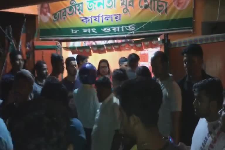 tmc-accused-of-beating-bjp-workers-and-vandalizing-bjp-party-office