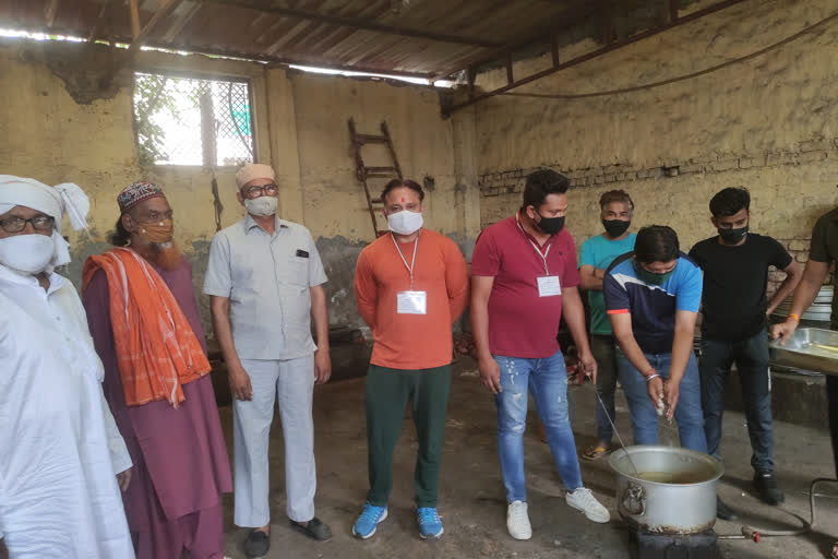 shree mhakaal rasoi arranged food for covid patient and families